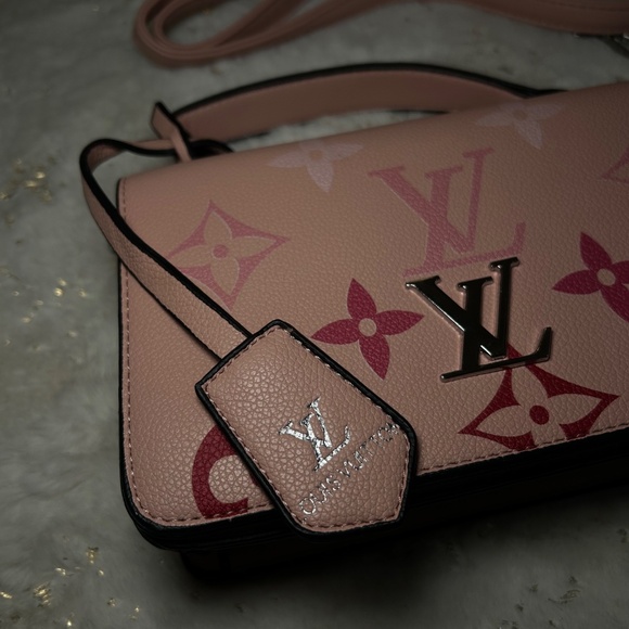 LV pink marshmallow bag - Picture 5 of 9